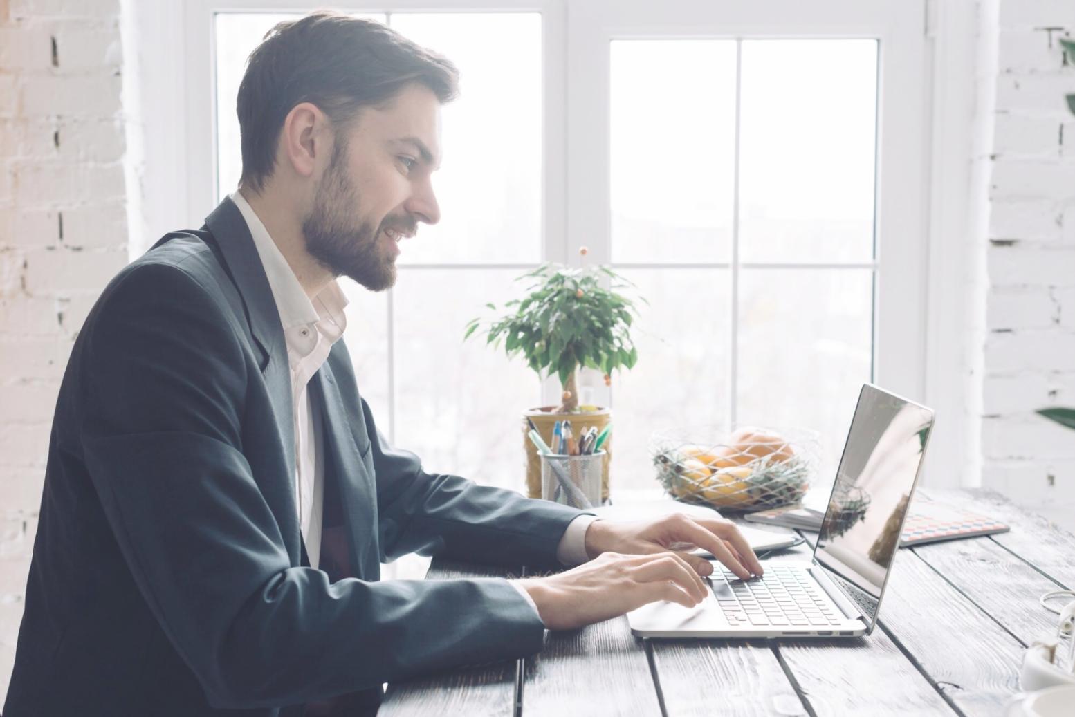 Séance de formation en planification financière avec outils numériques
