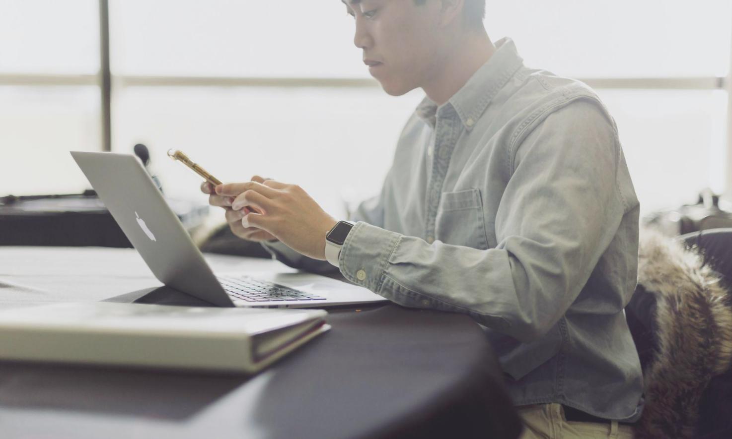 Bureau de consultation financière avec documents de planification